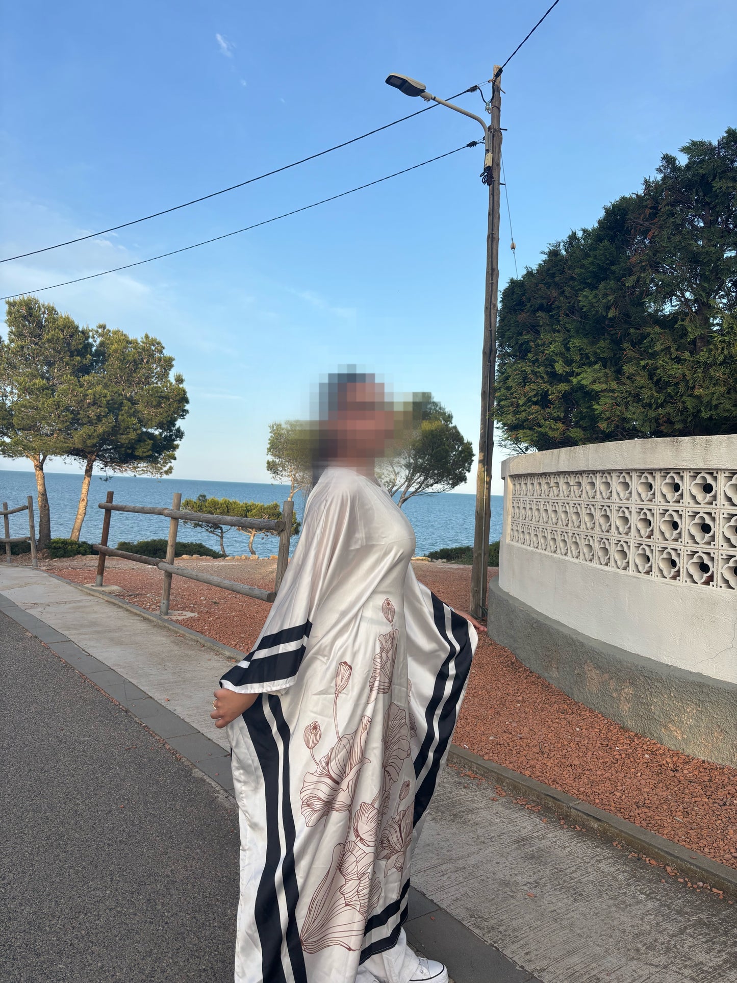 Abaya beige estampado floral 🤍