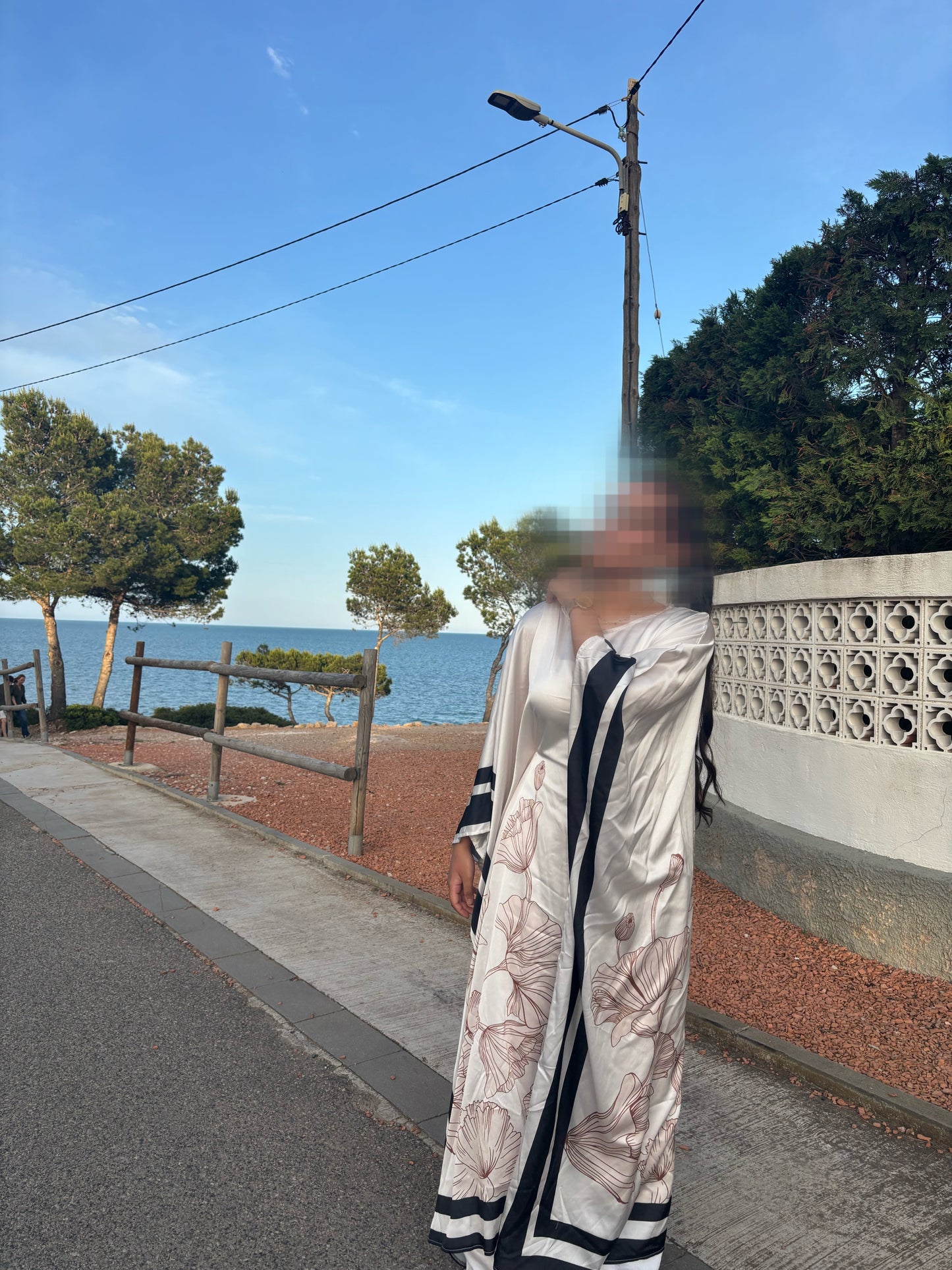 Abaya beige estampado floral 🤍